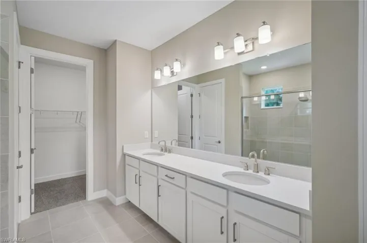 125 SW 34th Avenue ~ Ready Now