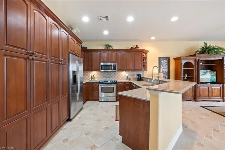 20660  Dennisport  LN, North Fort Myers, FL 33917