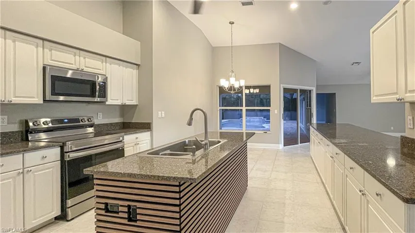 7602  Citrus Hill  LN, Naples, FL 34109