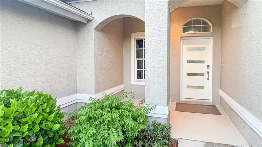 7602  Citrus Hill  LN, Naples, FL 34109