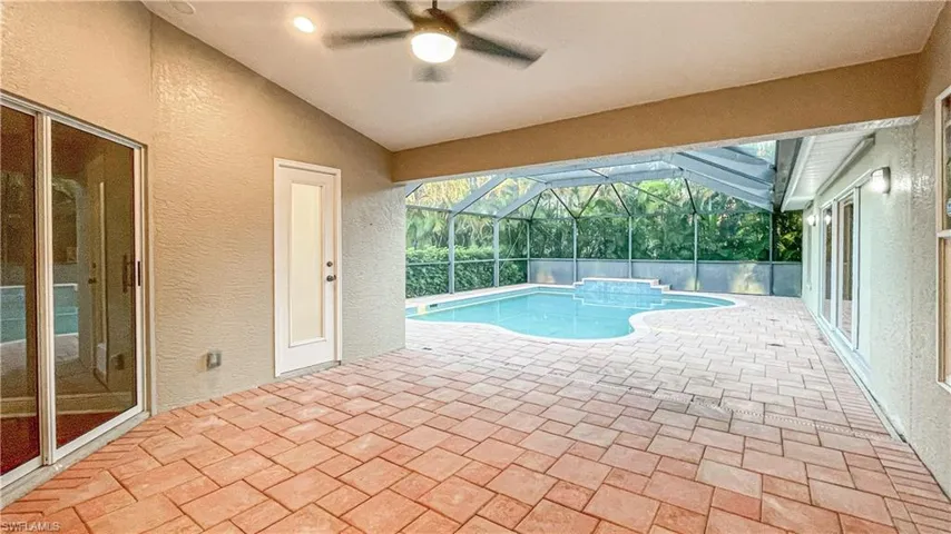7602  Citrus Hill  LN, Naples, FL 34109