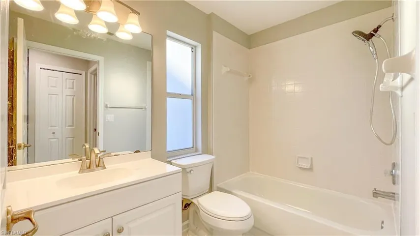 7602  Citrus Hill  LN, Naples, FL 34109