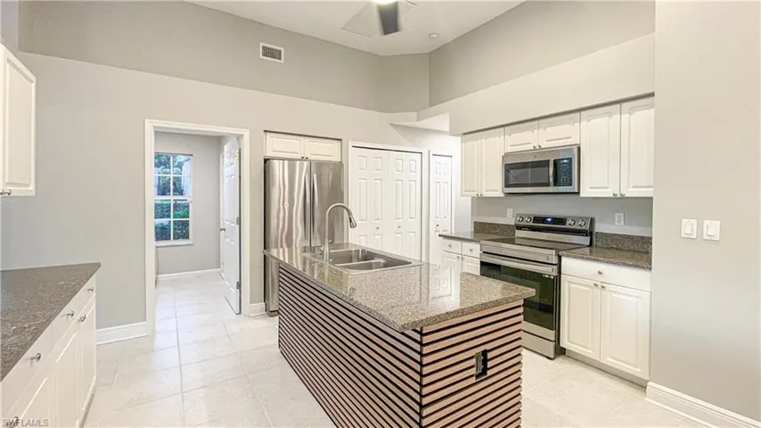 7602  Citrus Hill  LN, Naples, FL 34109