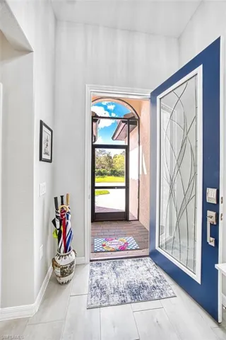 Entry with screened enclosure