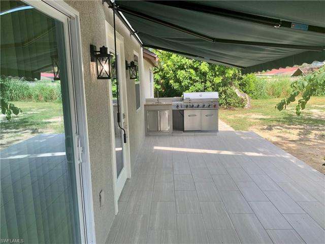 Retractable shade system.