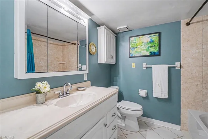 215  Cypress E WAY, Naples, FL 34110