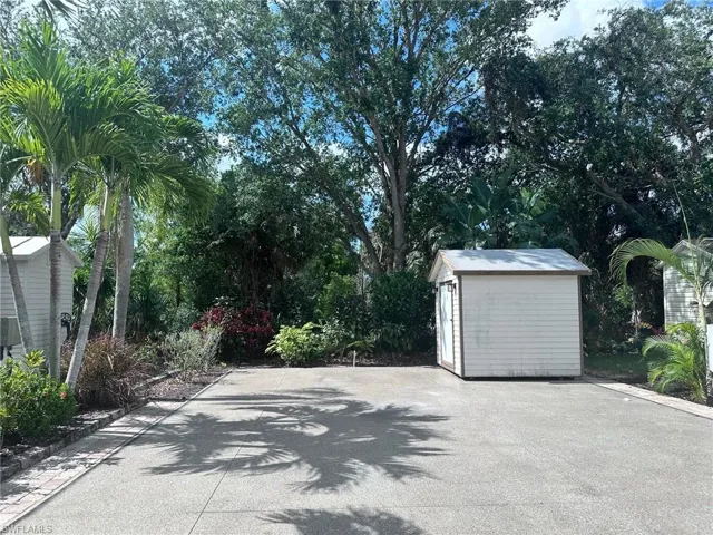 1602 Diamond Lake Cir, Naples, Florida 34114