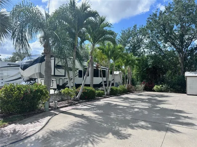 1602 Diamond Lake Cir, Naples, Florida 34114