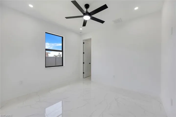 Empty room with ceiling fan