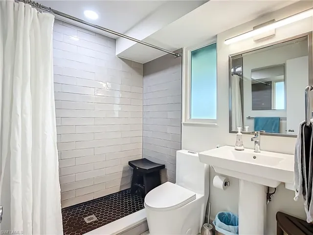 16032 Winburn Dr, Sarasota, Florida 34240