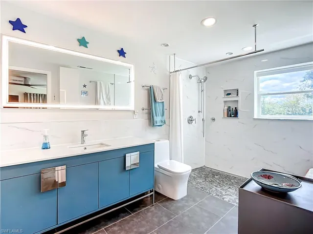 16032 Winburn Dr, Sarasota, Florida 34240