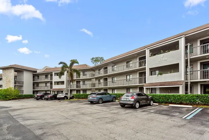 5709  Gage  LN, Naples, FL 34113