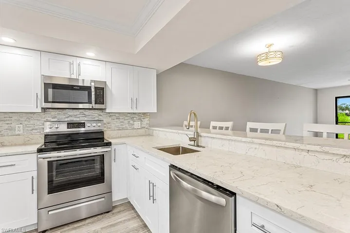 5709  Gage  LN, Naples, FL 34113