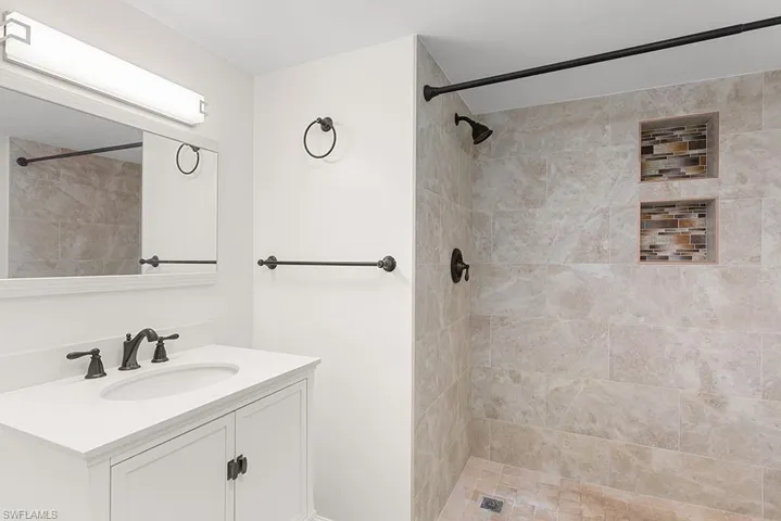 5709  Gage  LN, Naples, FL 34113
