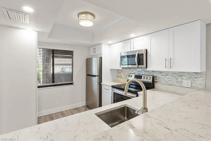 5709  Gage  LN, Naples, FL 34113