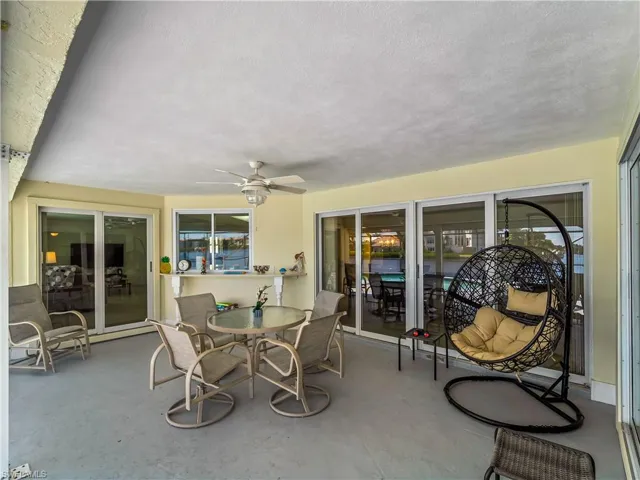 ScreenedLanai_2903rdSt_BonitaSprings_OutdoorLiving_Corner.jpg