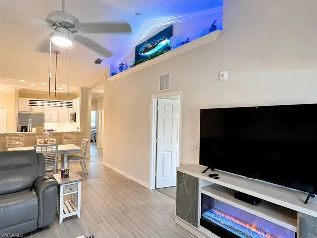 1137 Winding Pines Cir 205, Cape Coral, Florida 33909