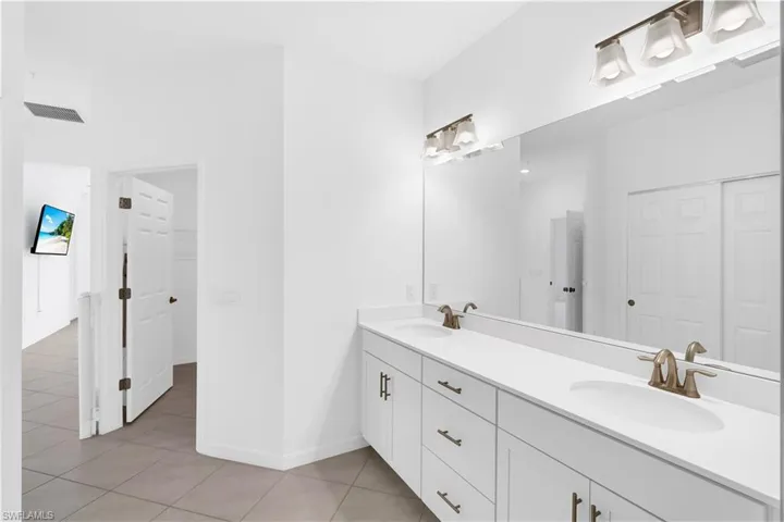 12061 Santaluz Dr 201, Fort Myers, Florida 33913