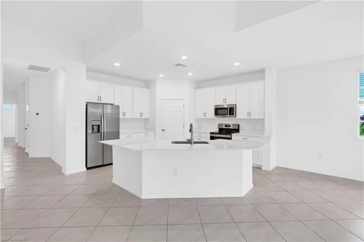 12061 Santaluz Dr 201, Fort Myers, Florida 33913