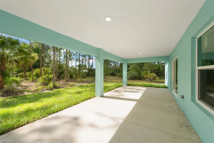 Wow, look at the covered space in this lanai. Lots of room to spread out