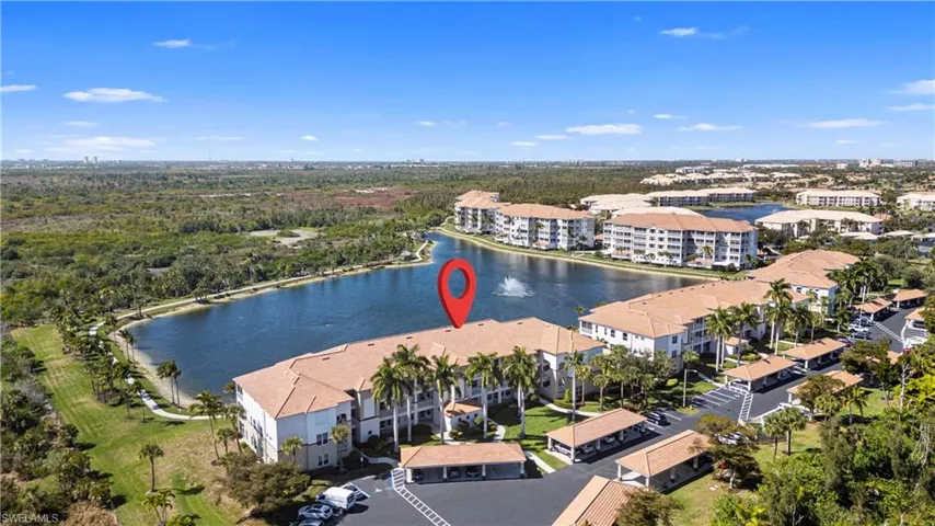 Bird's eye view of apartment complex / building and a nearby body of water