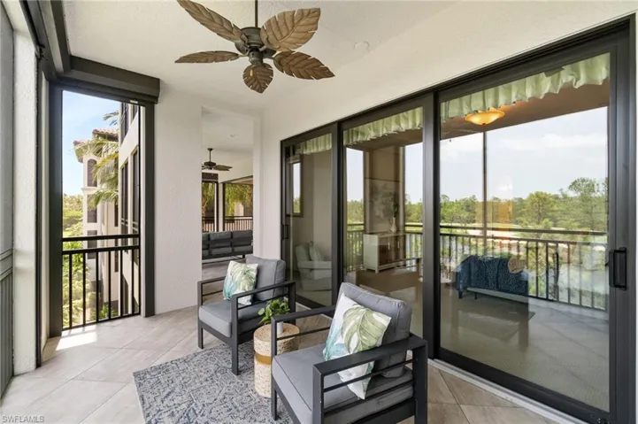 Sunroom with a ceiling fan