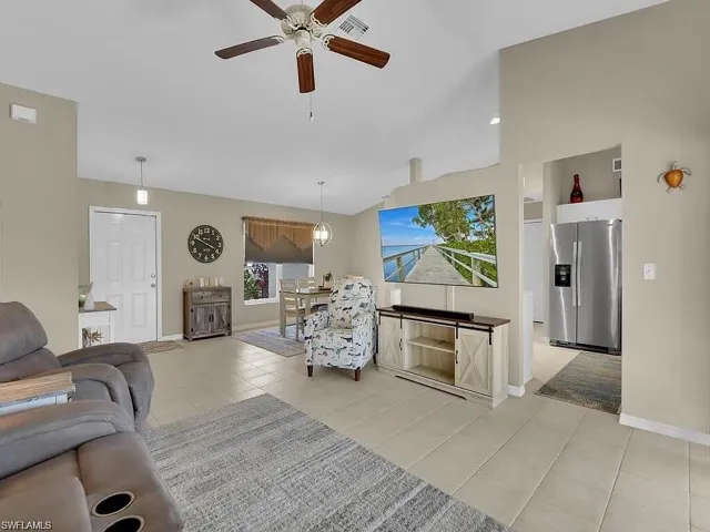 3330 Se 1st Ave, Cape Coral, Florida 33904