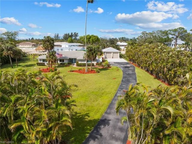 View of yard featuring a garage