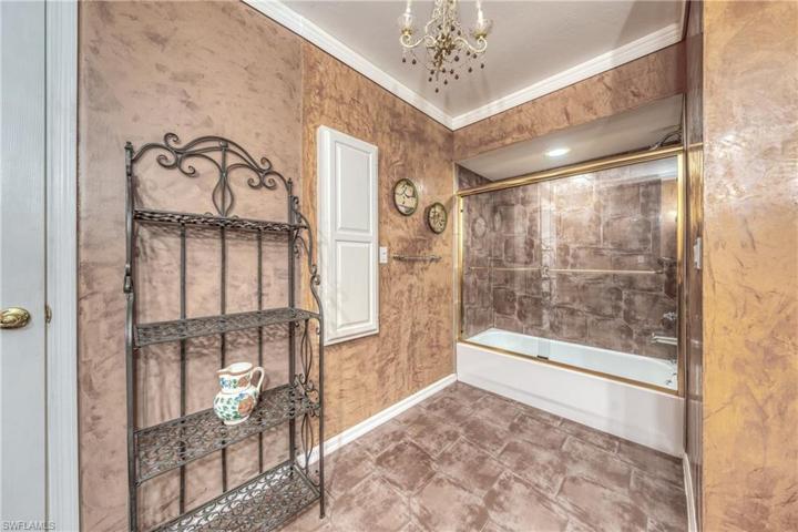 3rd bedroom ensuite FULL bathroom