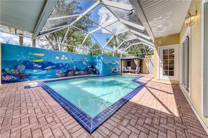 Private screened in lanai