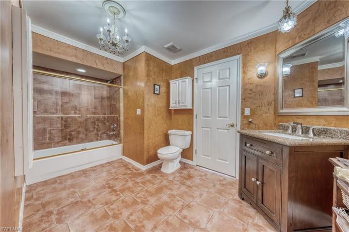 3rd bedroom ensuite FULL bathroom