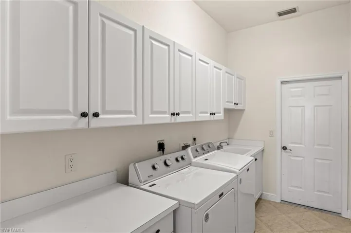 2822 Sw 49th Ter, Cape Coral, Florida 33914