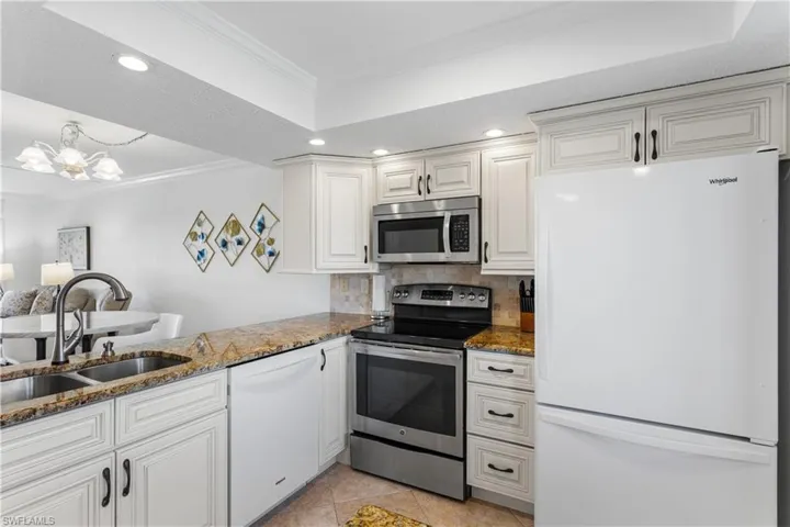 New Whirlpool dishwasher and fridge!