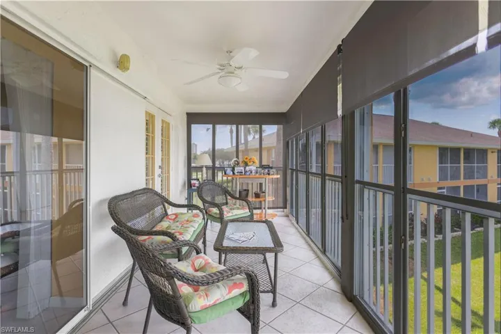 Sunroom / solarium with ceiling fan