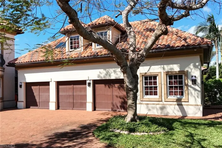 Side turned 3 car garage with Guest En-Suite overhead featuring skylights and hardwood floors. Separate & Private entrance and staircase.