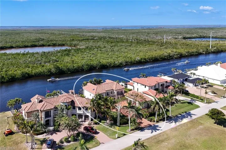 Overlooks the Spreader waterway & preserve