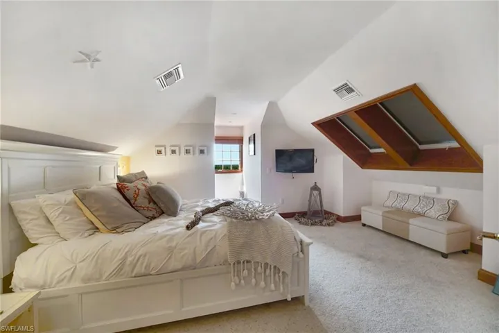 Third level carpeted 6th En-suite with Queen bed & skylights