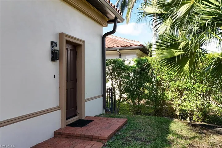 Private Entrance to Guest wing over Garage