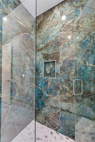 A real knockout Walk In Shower