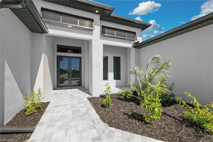 Let's go inside .. what a majestic Front Entry