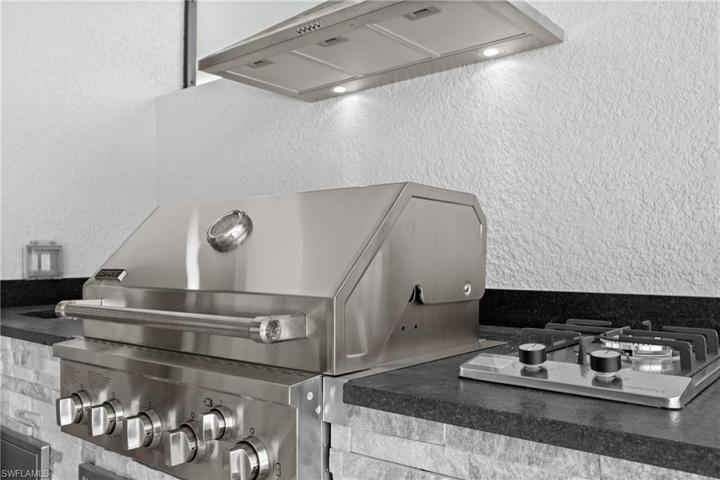 Such a sweet setup .. grill away !