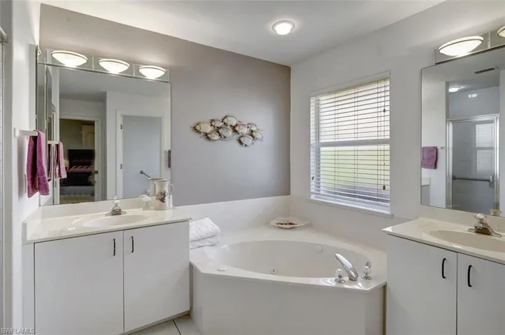 Primary bath split sinks
