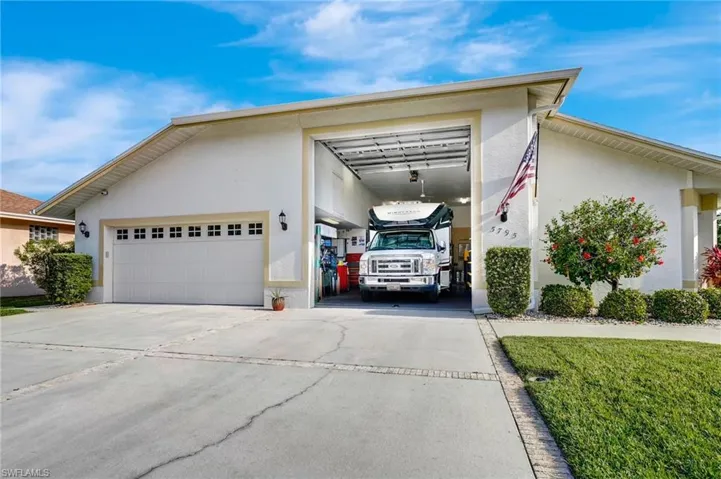 RV/Boat garage in addition to a 2 car garage
