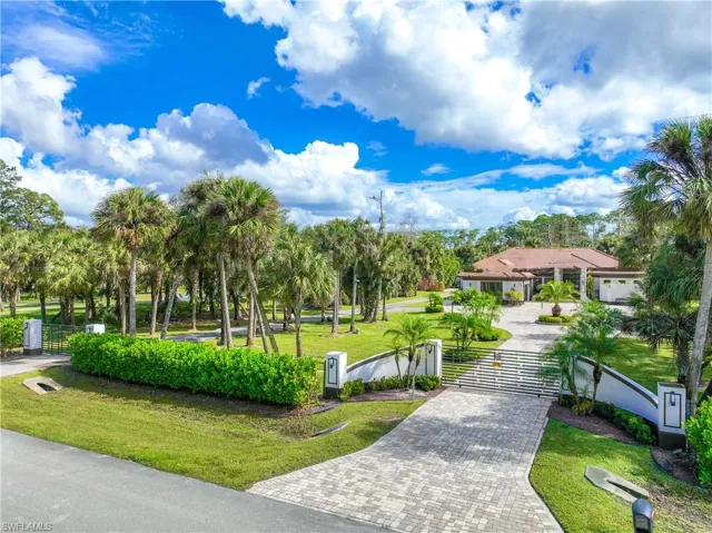 214 9th St Nw, Naples, Florida 34120