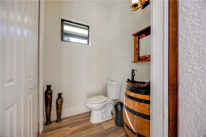 214 9th St Nw, Naples, Florida 34120