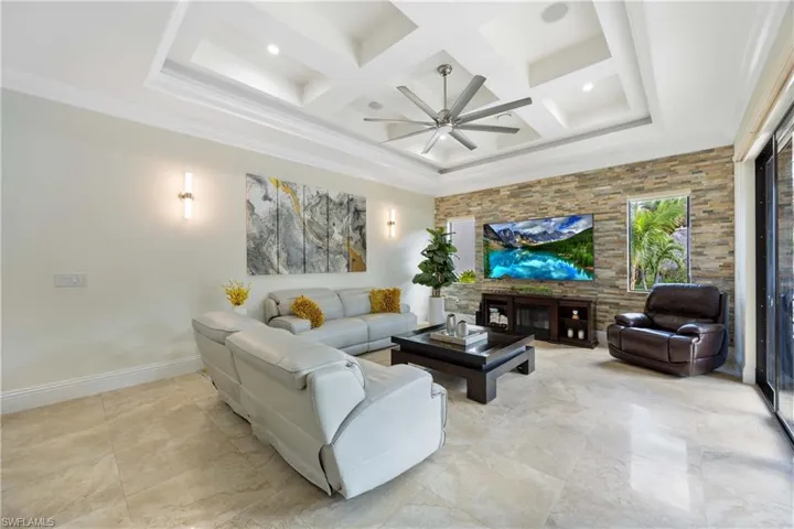214 9th St Nw, Naples, Florida 34120