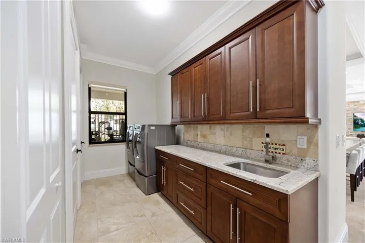 214 9th St Nw, Naples, Florida 34120
