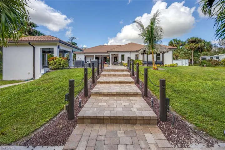 214 9th St Nw, Naples, Florida 34120