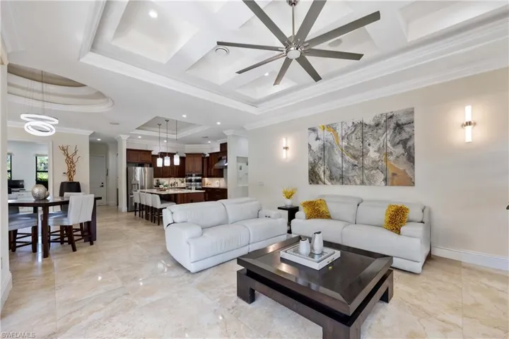 214 9th St Nw, Naples, Florida 34120