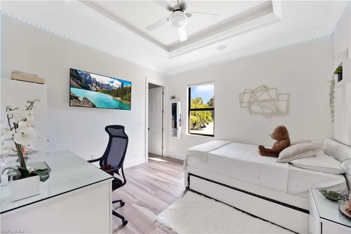 214 9th St Nw, Naples, Florida 34120